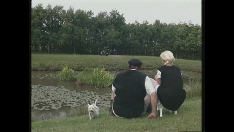 MCG Empire: 공원에서 야외 쓰리섬 섹스를 즐기는 섹시한 독일 금발