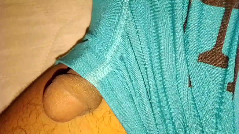 WideRibbon77: Předvádím můj roztomilý penis