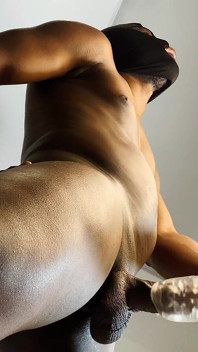 Mastín Masturbándose Masturbando Su Polla Gorda Africana Hasta Que Bombea Semen