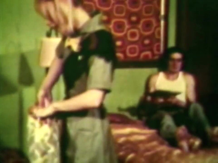 Vintage megastore: Vendedora de biscoitos fode duro com dois caras