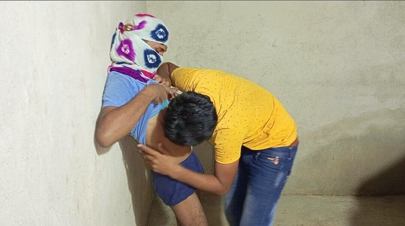 Indian Hijraji: 朝のインドの十代のニューハーフ