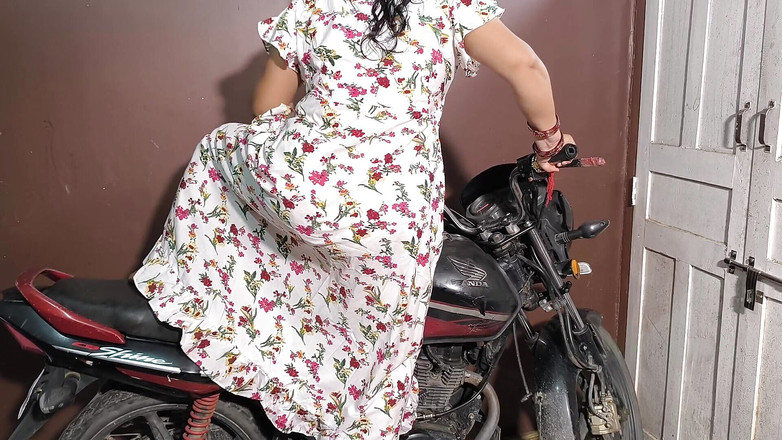 pujaprem: Pooja a fost futută de fratele ei vitreg