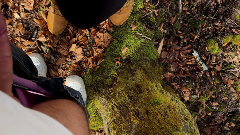 SlipCouple: Outdoor Forest Fun - punheta molhada, boquete profundo e foda arriscada