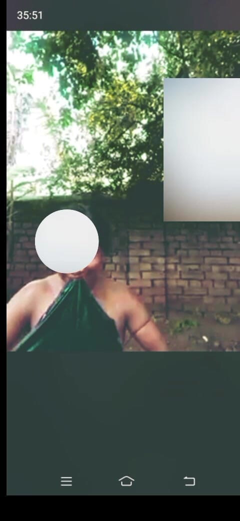 Png: Gadis desi sedang mandi di luar