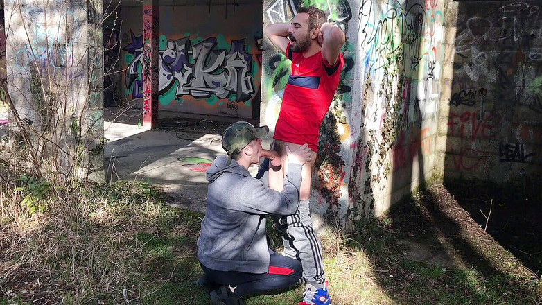 BAD BOYS FUCKERS FROM FRANCE: Băiatul rău yougn futut în aer liber de Koldo Goran