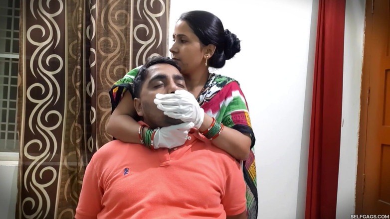 Selfgags femdom bondage: Handschuhe handknebel für faulen ehemann!