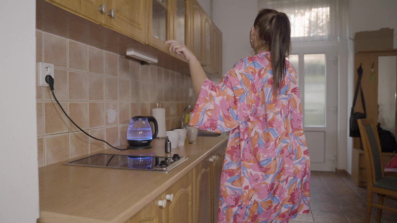 Peaches and Bananas: 丰满的詹妮弗在家里裸体