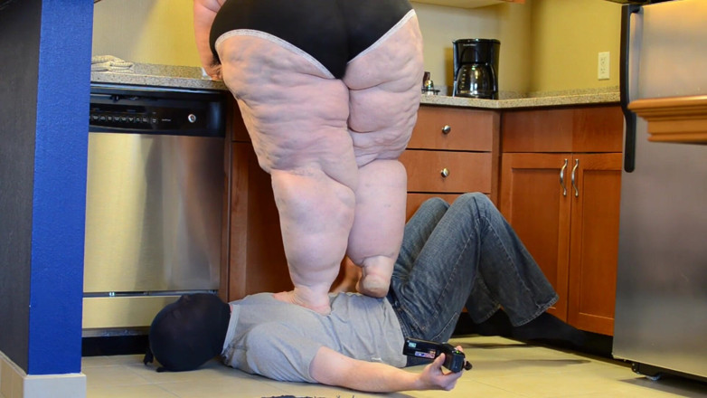 Full Weight Productions: Savannah's weigh-in and trample with POV