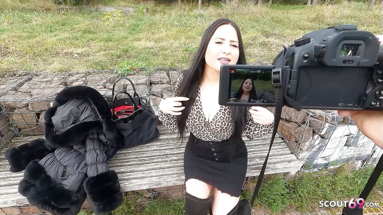 German Scout: Německý skaut - Drobná vnadná teenagerka Maria vyzvedá a šuká v Berlíně...