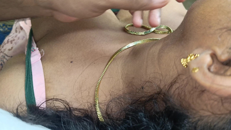 Laxi ammu: Hausfrau genießt