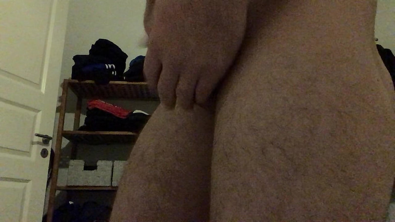 Rassi: Il giovane mostra il suo corpo sexy