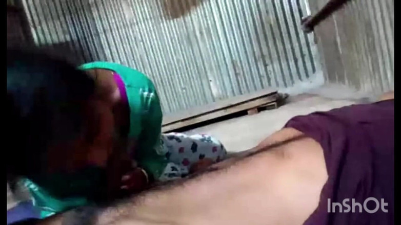 AmpleOunce283: मेरी सौतेली बहन मेरा लंड चूस रही है, गले में जोरदार लंड चुसाई के बाद मैंने उसके मुंह में वीर्य डाला