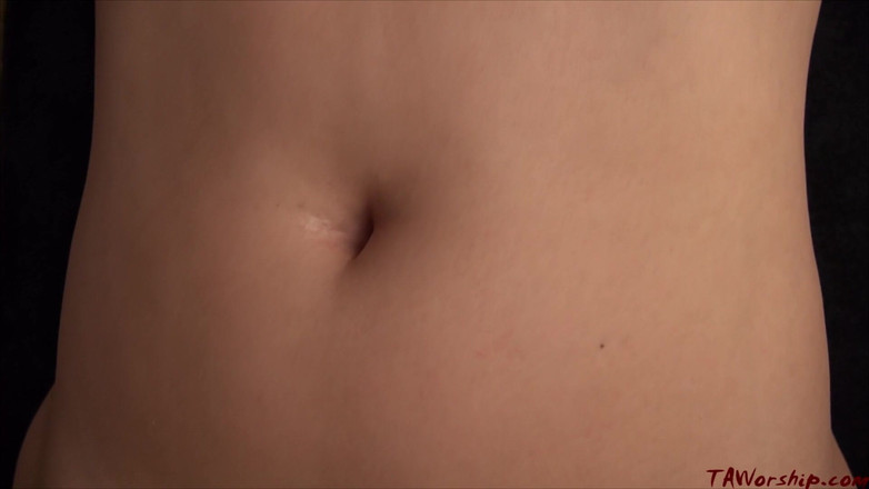 TAW - Belly Button Fetish: 키미 리가 켜져 있습니다!
