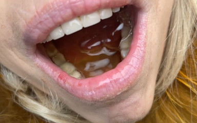 sex21century: Geschichte # 5. Der französische pornostar Lilly mit brille duscht golden, lutscht...
