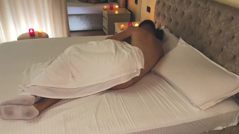 Couple Of Pleasure: 18-letnia brunetka ostro zerżnięta od tyłu