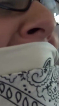 Křesťanská nevlastní máma disciplinuje sassy nevlastní dceru s tape bondage, kalhotkami a výprask!