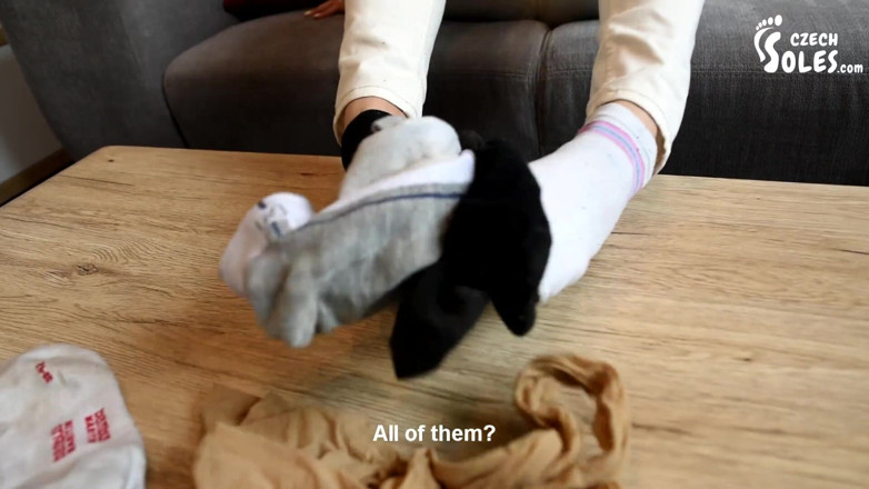 Czech Soles - foot fetish content: Quer comprar minhas meias fedorentas em tchecosoles?
