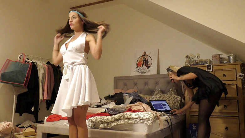 Leon Lambert Girls Twerk Parties CFNM: Scuotimento di culo, twerk, perizoma con tre splendide ragazze