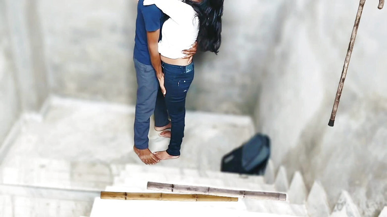 Fuckkkker: Mahasiswi india lagi asik sama teman sekelasnya di tangga , pasangan...