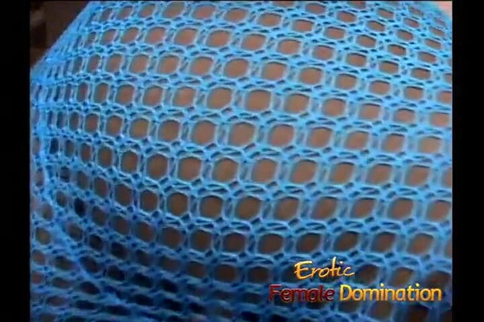 Erotic Female Domination: L'arrapante spogliarellista Nyomi Banxxx punisce un cliente davvero fastidioso