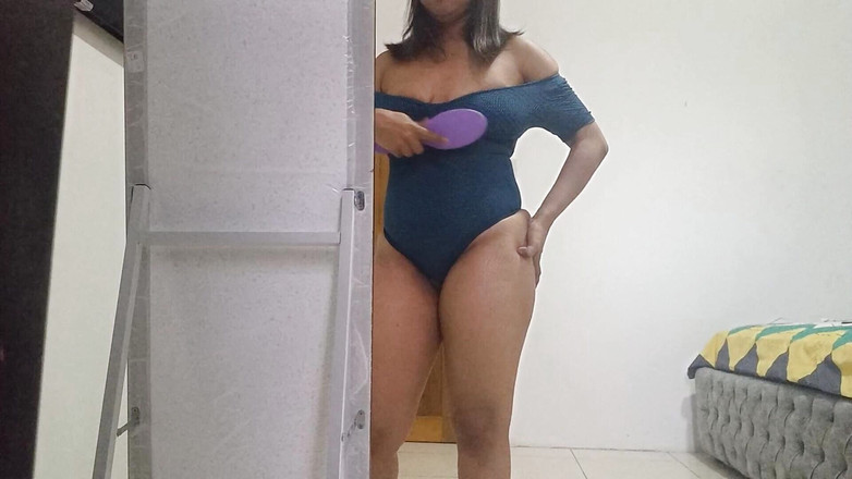 PATY PATY: La figliastra sexy diventa bella davanti allo specchio e la...