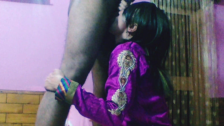 Bolly Karma: Maravillosa polla y tímida chica mamada