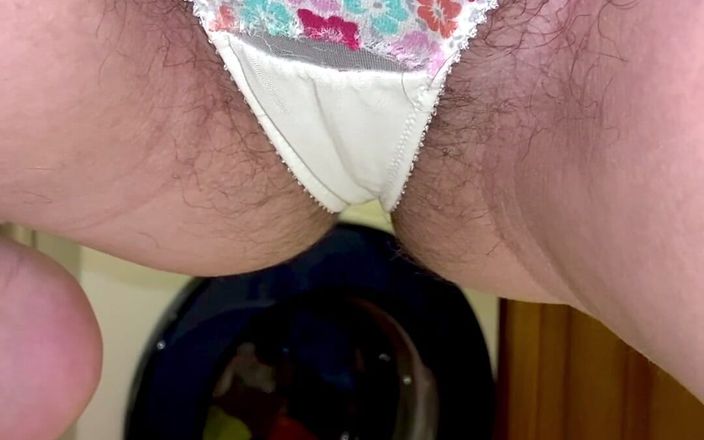 Ms Pee Piss: Peeing in Panties