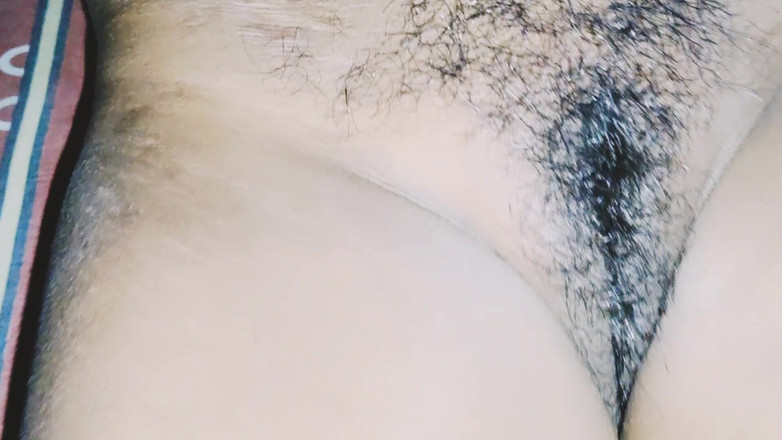 Aassam: メイン・ガル・ペル・アケラ・フン・メレ・ガル・ペール・コイ・ナヒン