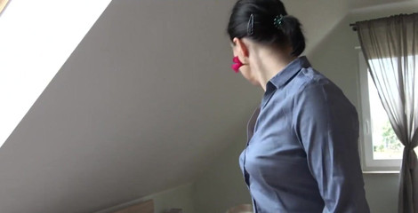 Wanilianna: ビジネスウーマンは、オフィスで長い一日を過ごした後、家に帰っています