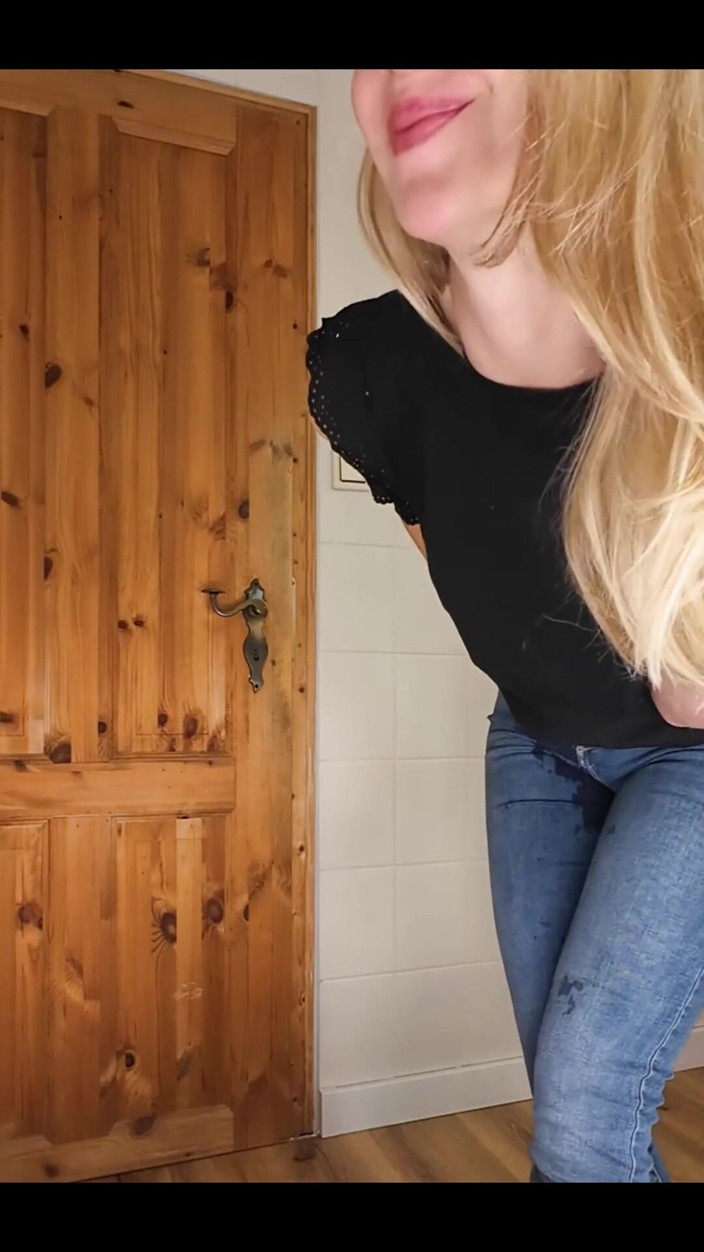 Lilux69: Pee in Full Length