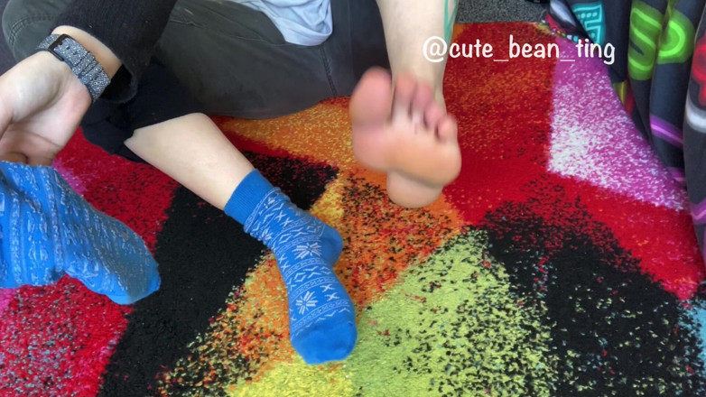 Alice Bean: Bean Strips Her Socks
