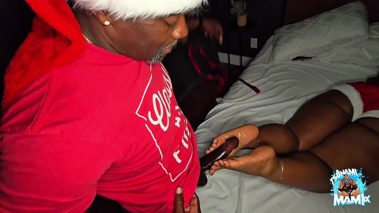 Tsunami mami: Весела маска для ніг: цунамі мамі отримує камшот ноги від сера Максксимуса