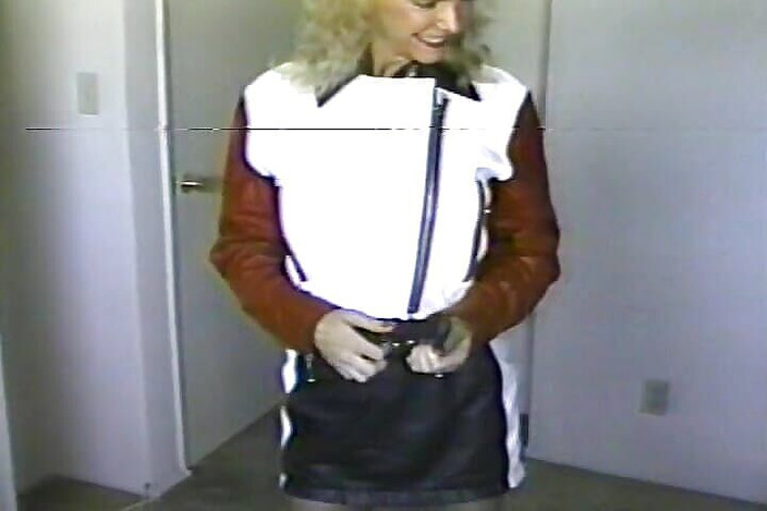 Vintage Life: Ein ganz besonderes blondes schätzchen befriedigt den beladenen schwanz