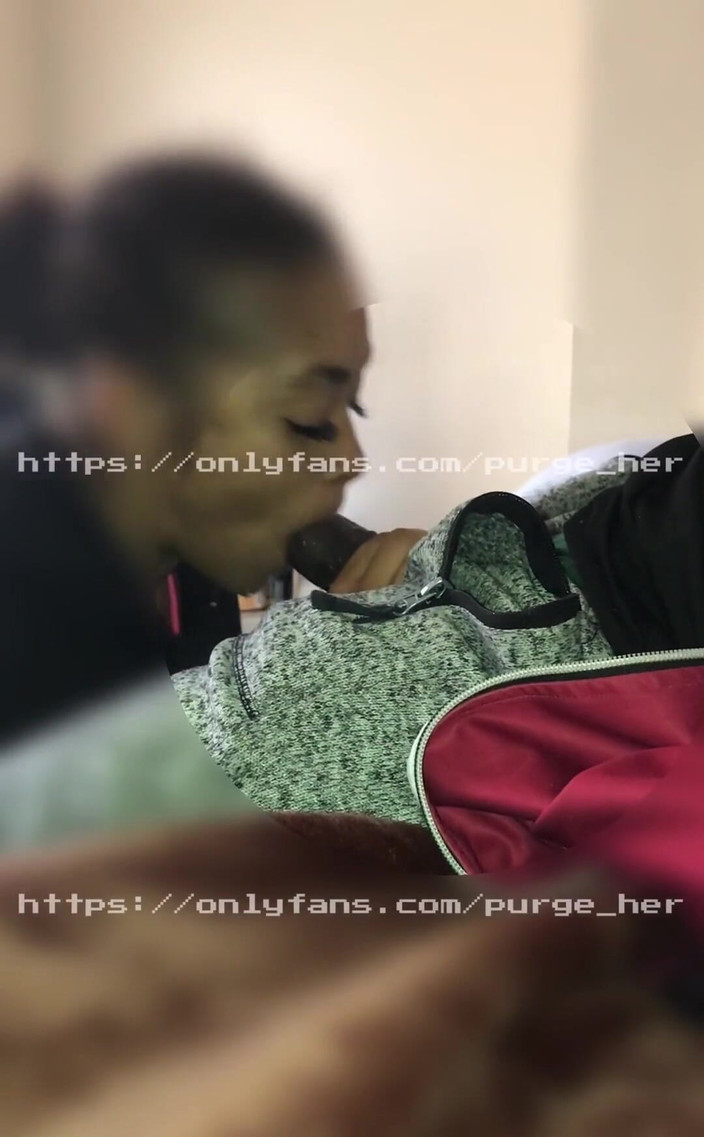 Purge_her: Německá dívka s hlavou v posteli