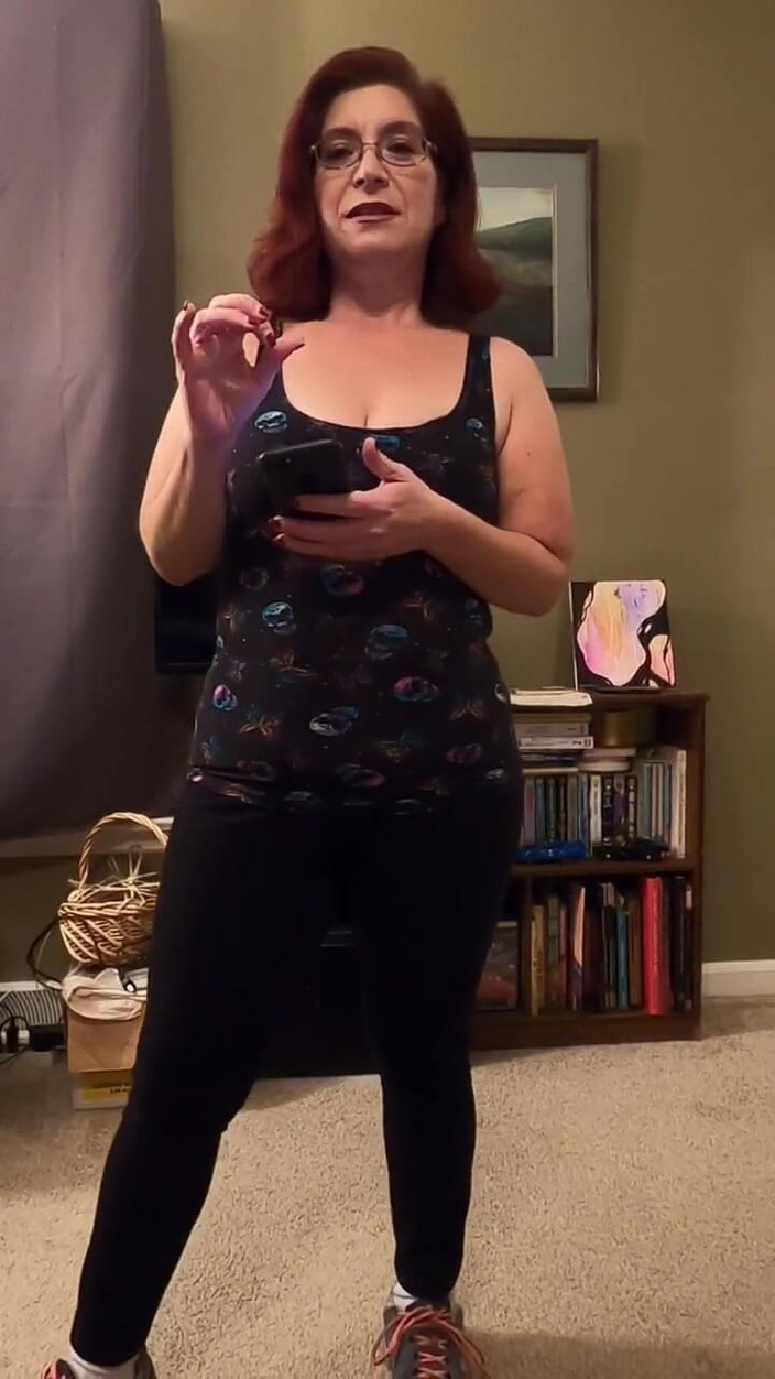 Elianna: Велетень вітає пасинка вдома