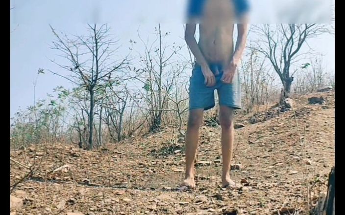 Tani: Maestra masturbándose con polla larga