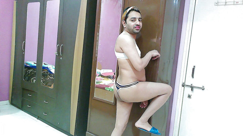 Cute & Nude Crossdresser: Sissy crossdresser femboy sweet lollipop gợi cảm trong một chiếc...