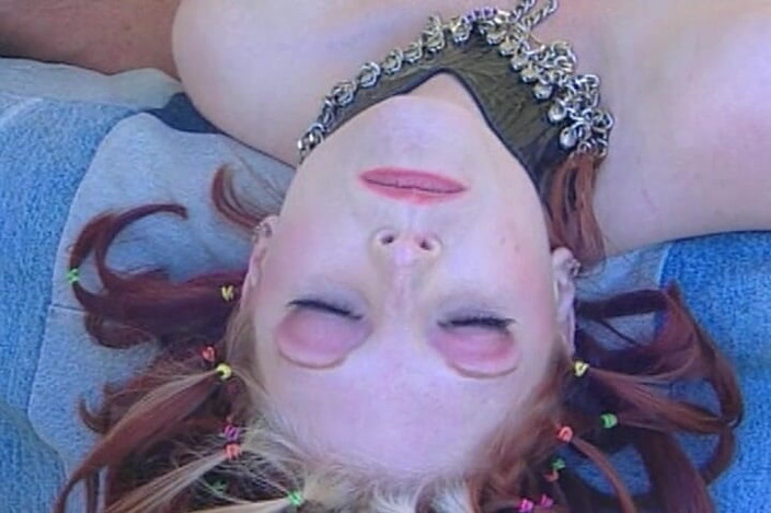 THAGSON RETRO: Chupando o dedo do cu com sorrisos de puta em êxtase