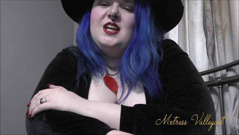 Mxtress Valleycat: Yule be kissing my festive feet