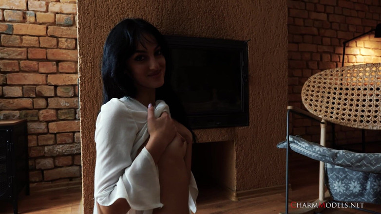 CharmModels: Corinna Krásná Arménská s malými prsy a velkými bradavkami Video