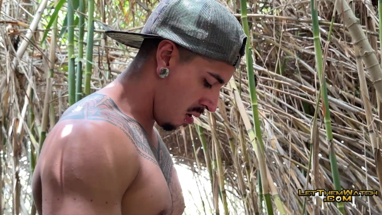 Let them watch: Outdoor Fucking Beach Sean Zevran Takes Raw Cock Huge Load