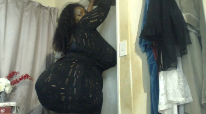 Legendary Booty Overdose: Zralá velká kráska třese svým tlustým šťavnatým zadkem