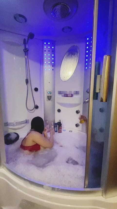 Six my and wife: Arabská zábava ve sprše