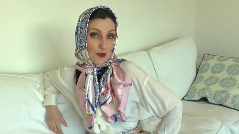 Lady Victoria Valente: Amante de la bufanda de satén y corriéndose en una...
