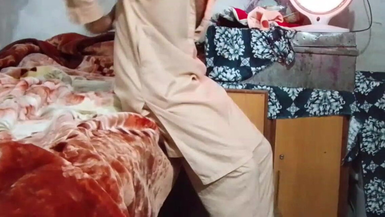 Abida pavreen: Christy Marks &amp; Terry Nova: Pákistánská šukačka