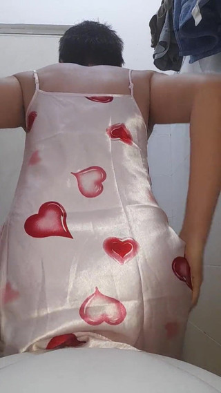 Naomisinka: Spust przyjemność z uroczą satyną bielizną