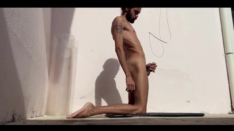 arabeputo: Peregangan pagi-pagi sambil menganga lebar.