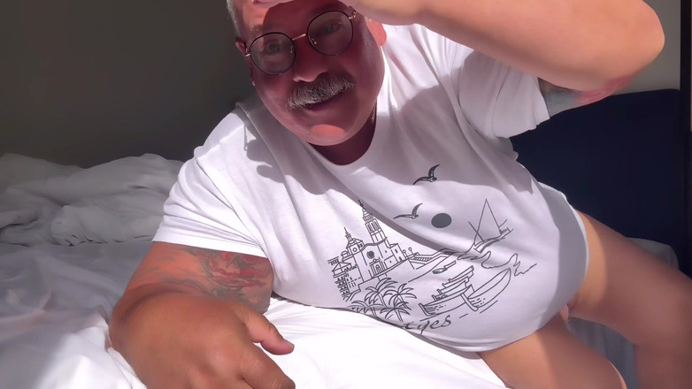 Hand-Free-Daddy-Chub: Obří břicho a muž prsa s nádhernou tlustou okurkou