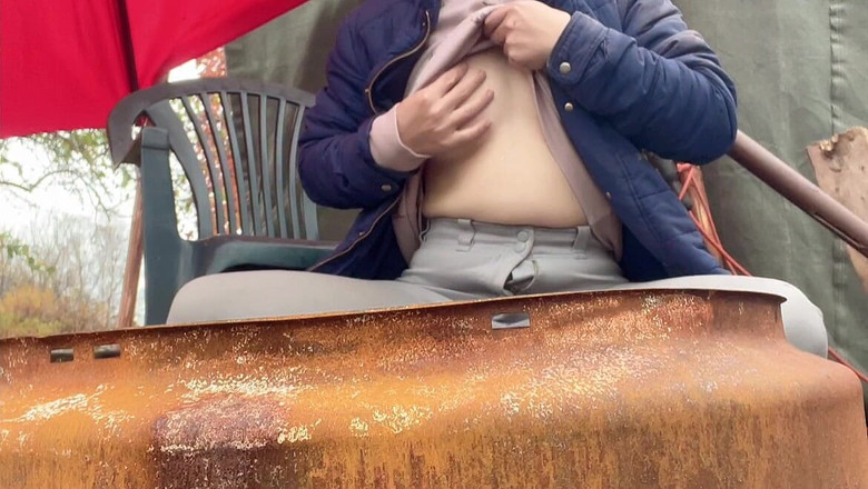 sweethanajapanese: Memek aduhai cewek ini dipaksa kencing dari belakang sampai dia...