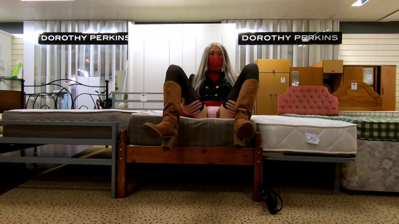 The Midnight Minx: Charity shopping minxy style